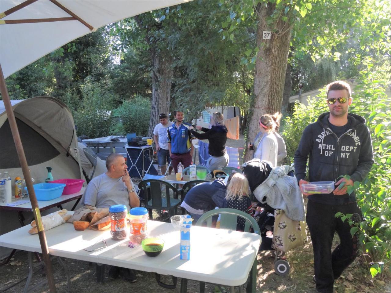 Camping Le Pre Saint-Andre Souvignargues Exterior foto